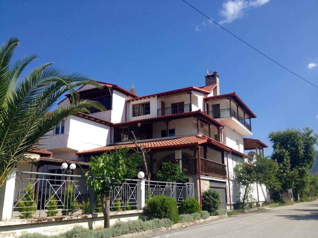 Menis Haus Apartment Vrasná Exterior foto